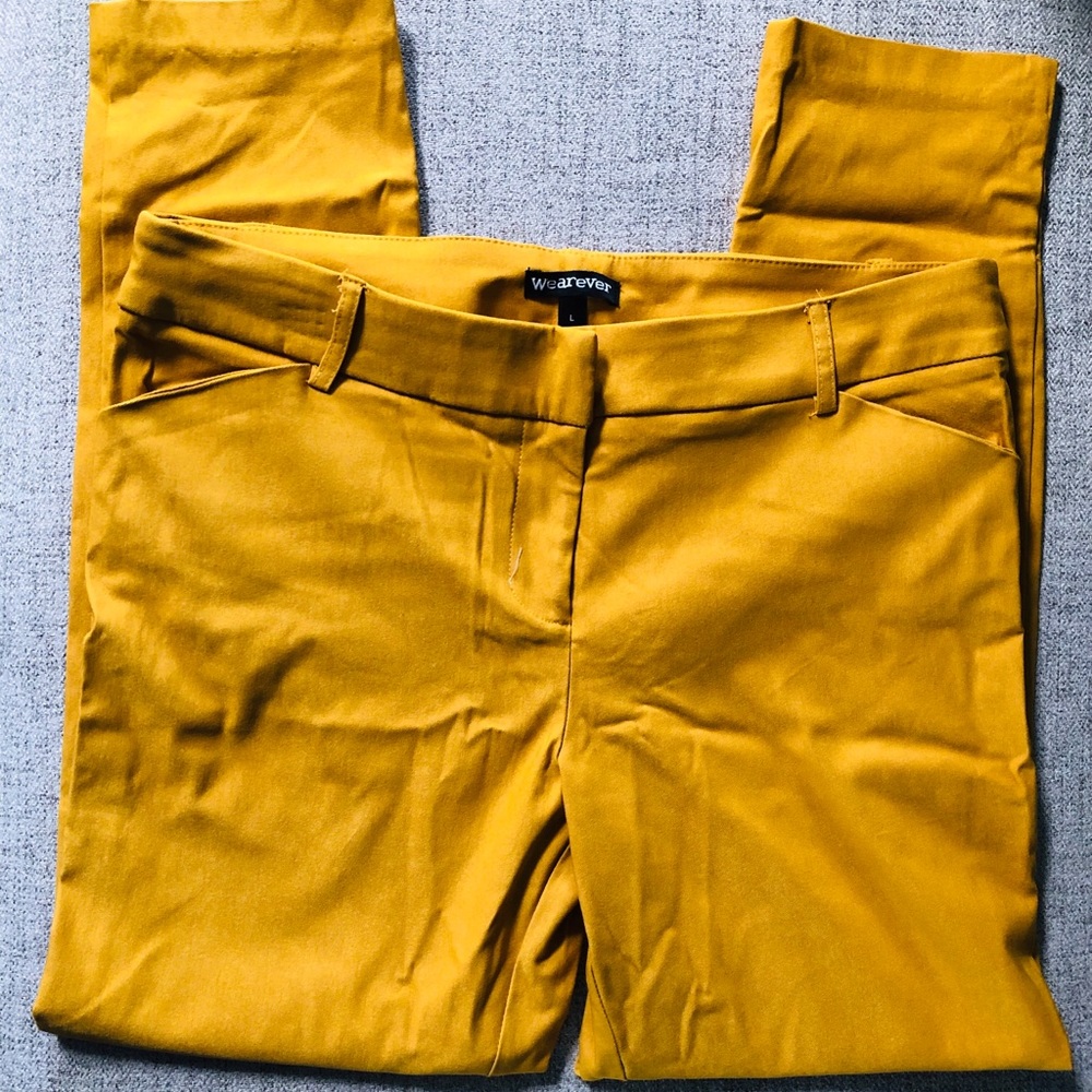 Cute mustard dress pants new but without tags